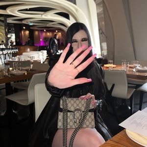 Meet your Posher, Sydney